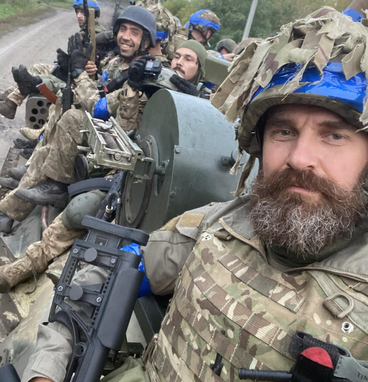 Обкладинка подкасту: Теорія і практика на полігонах: Міносвіти планує запровадити у школах та ВНЗ оновлений курс «Основ національного спротиву»
