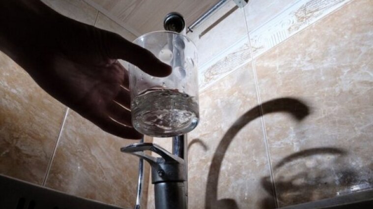 Водний тероризм РФ: українцям радять мати тижневий запас питної води