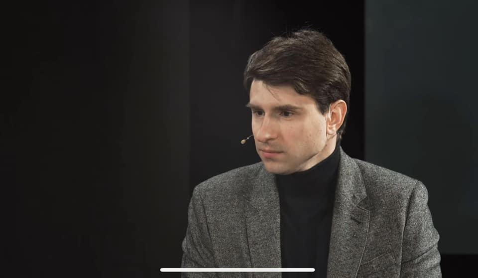 Гарантії, приватні банки і Орбан: що гальмує рішення щодо російських активів — коментар політолога