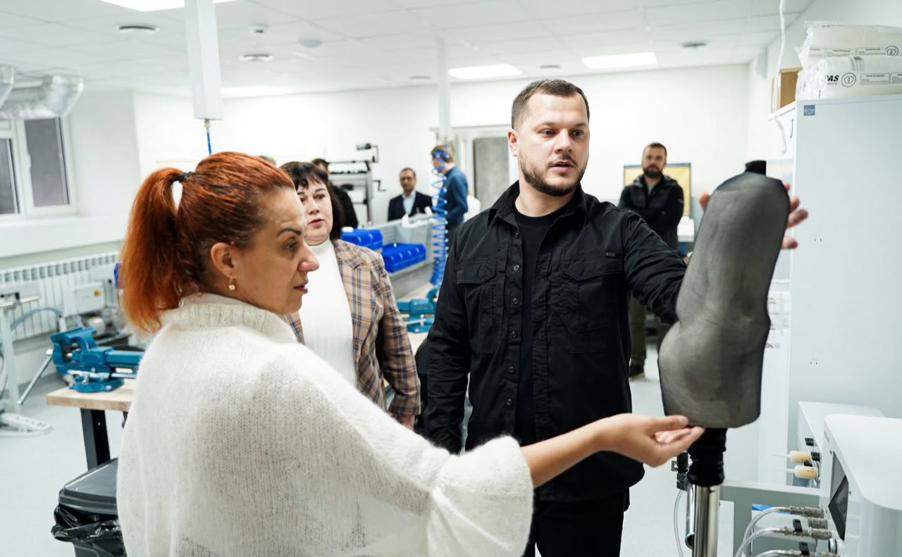 Комплексна реабілітація для військових і цивільних: як працює ортезно-протезний центр на Київщині