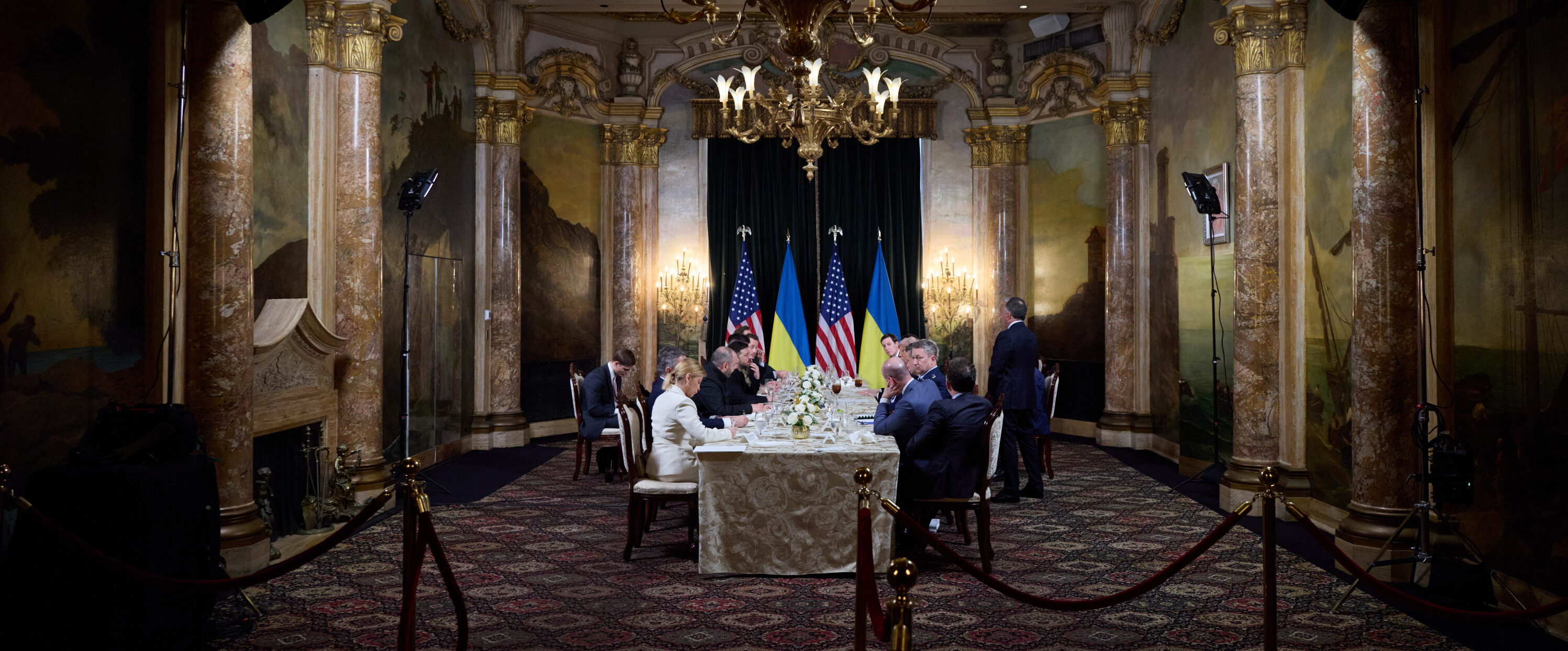 «Наша сила на полі бою — це наша сила за столом переговорів»: підсумки року від речника МЗС