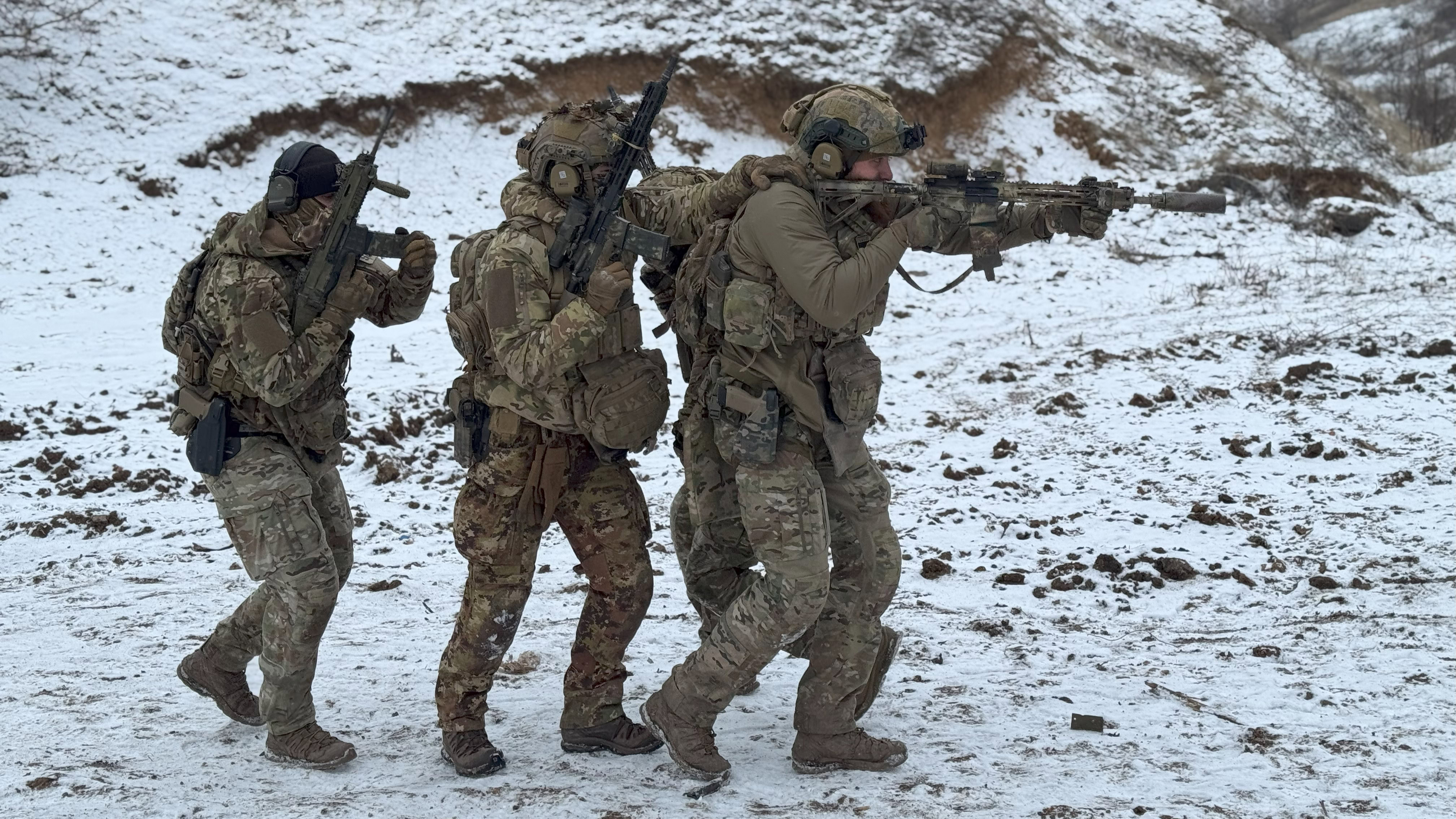 Обкладинка подкасту: «Наша задача – дати можливість бійцю попіклуватися про себе» — «Француз» про підготовку хартійців до зими