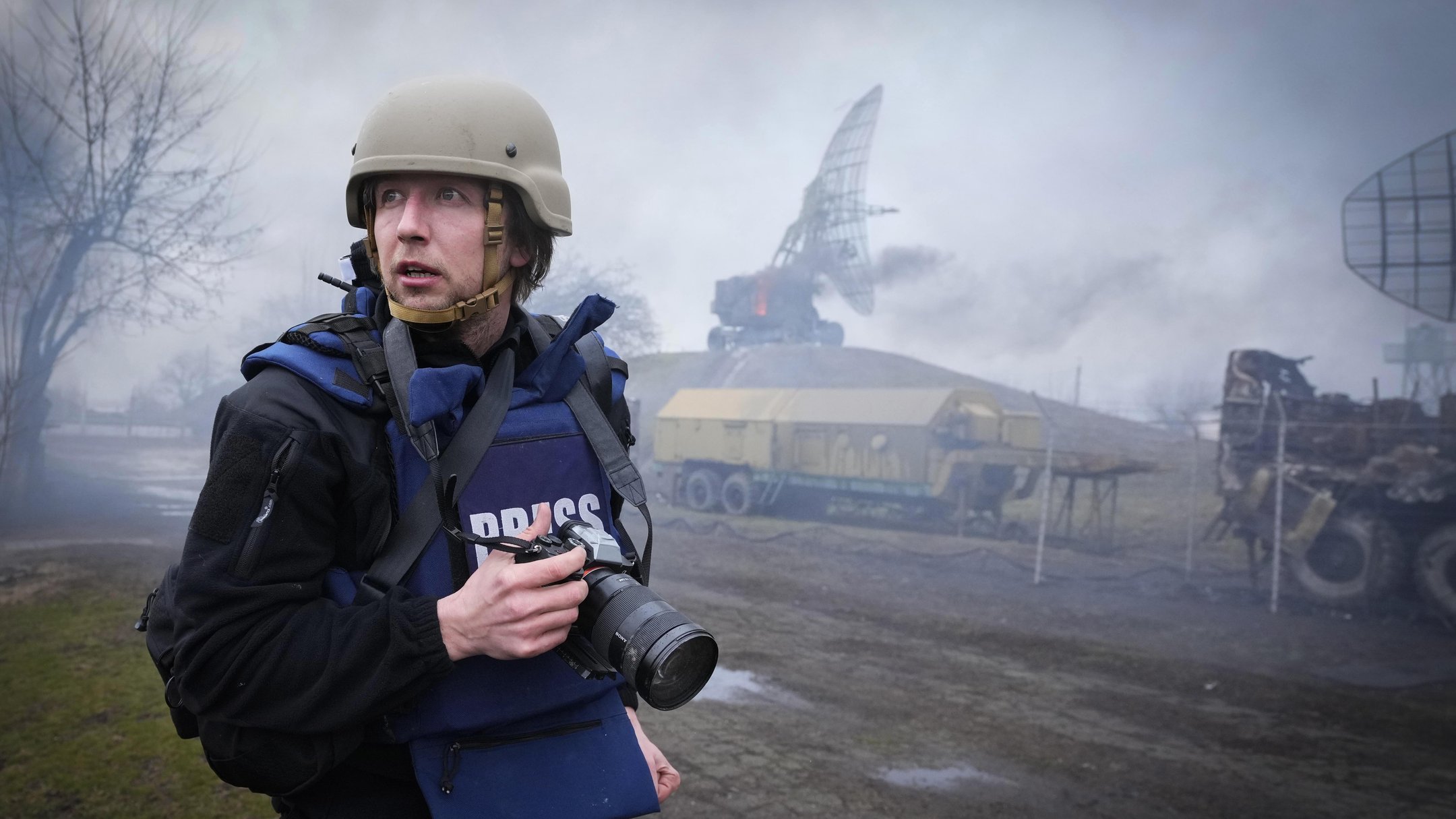 Наступні покоління мають це побачити і не забути: Євген Малолєтка про фотокнигу «Облога Маріуполя»