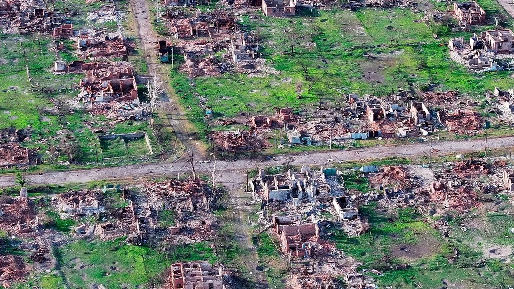 Обкладинка подкасту: «Місто перетворюється на цеглини, цегла – на пісок»: речниця 57-ї ОМПБр про оборону Вовчанська