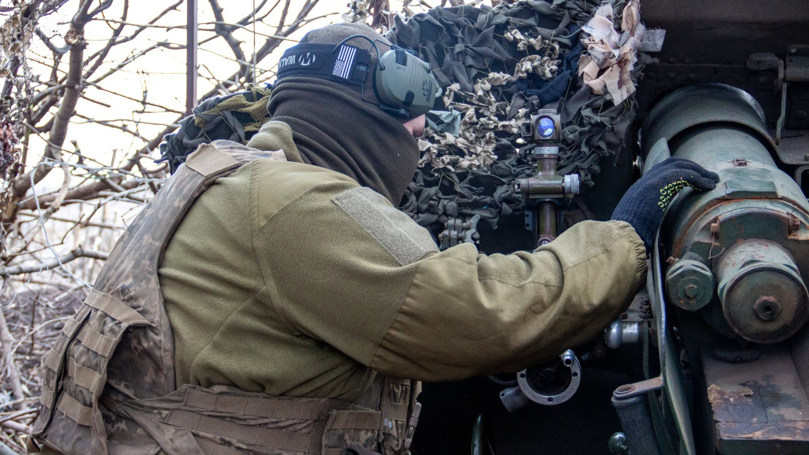 Обкладинка подкасту: «Артилерія має багато роботи» — хартієць «Доцент» про ситуацію на Харківському напрямку