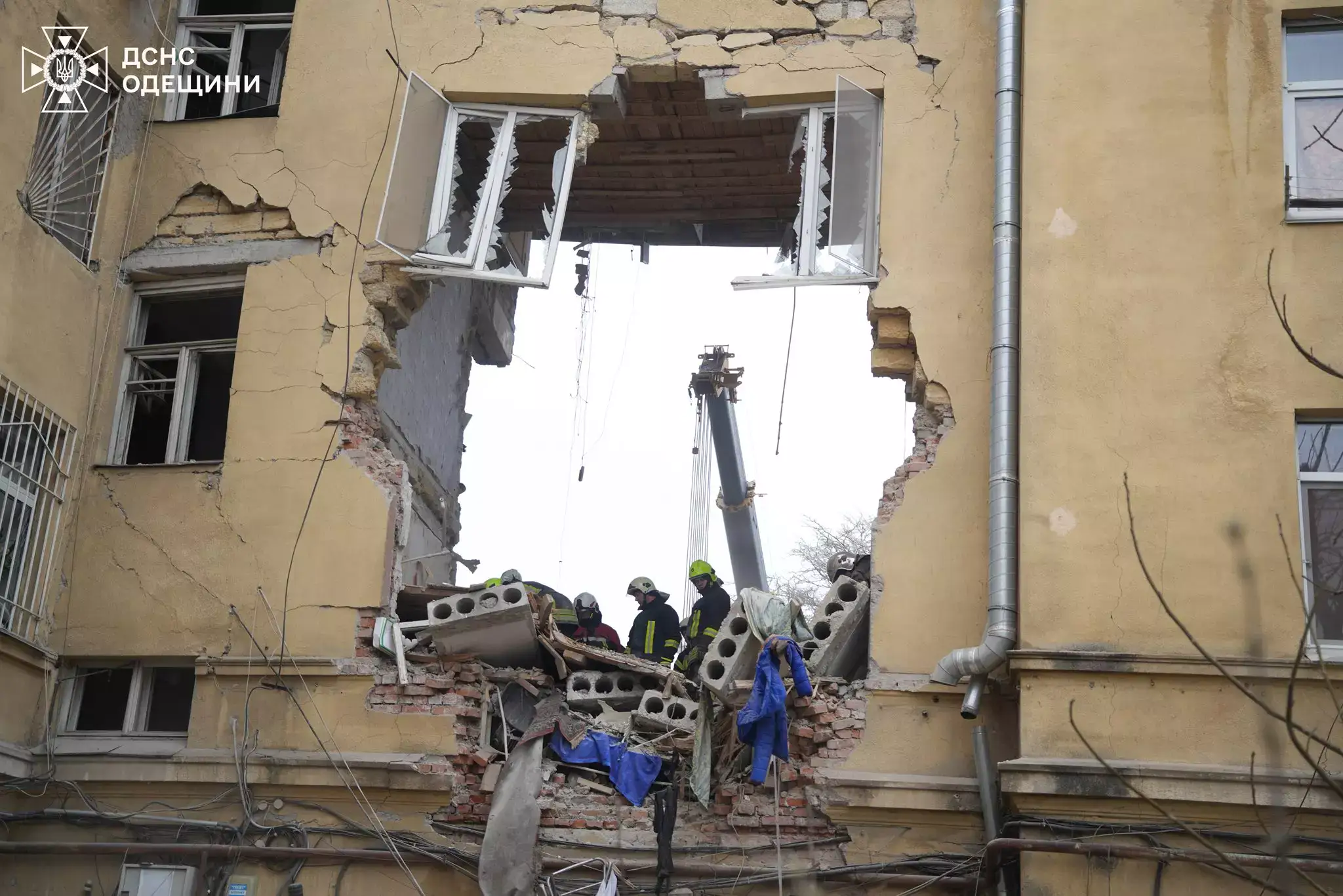 Масований удар по житлових кварталах та енергетиці Одеси: що відомо