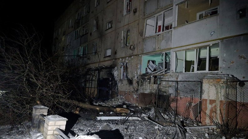 Обстріли щодня, відключення світла та евакуація родин з дітьми: як живе Великобурлуцька громада