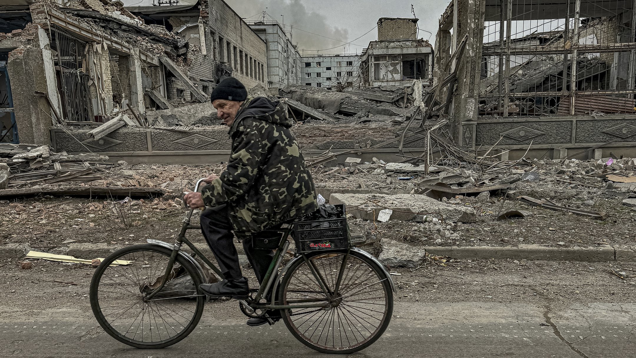 Обкладинка подкасту: На підконтрольній Україні території Донеччини залишаються близько 190 тисяч людей — поліція