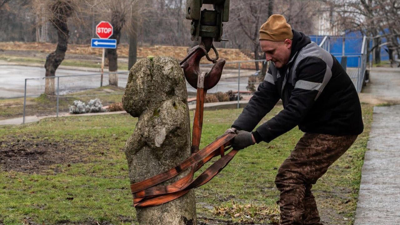 Історична евакуація: як військові на Дніпропетровщині вивезли з прифронтової зони археологічні пам’ятки