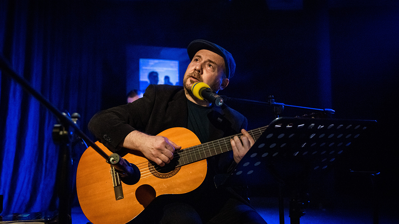 Чотири хвилини з могили Брехта: про що співають у новому альбомі Сергія Жадана та Юрія Гуржи