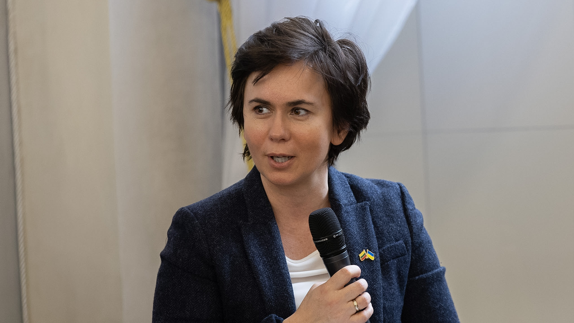 Фото палаючих промислових об’єктів у Росії дає приємне відчуття причетності: посли Північно-Балтійських країн у Харкові