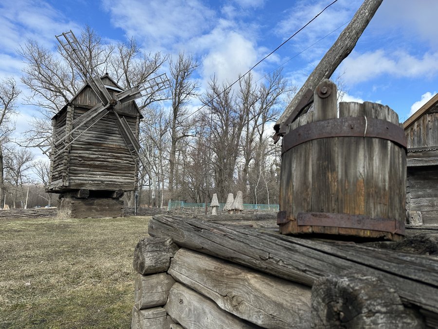 Як працює музей народної архітектури на Донеччині за 40 кілометрів від лінії фронту