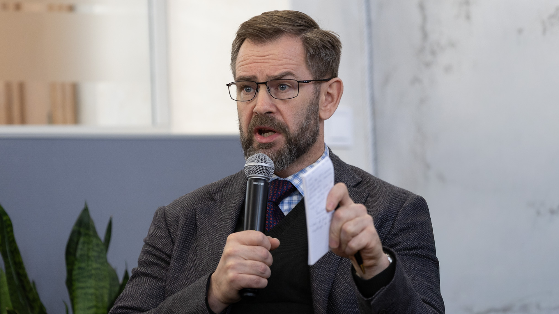 Фото палаючих промислових об’єктів у Росії дає приємне відчуття причетності: посли Північно-Балтійських країн у Харкові