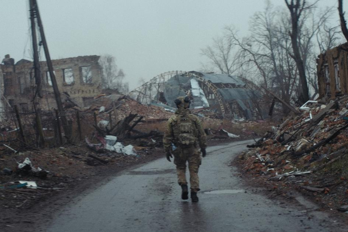 U2, Ed Sheeran і Тарас Тополя випустили кліп із реальними боями «Хартії»: історія створення