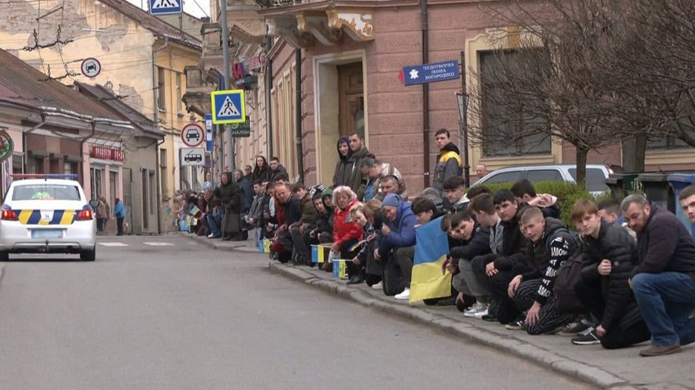 Традиції меморіалізації в Україні: пам’ять повсякденна та історична, офіційна та символічна