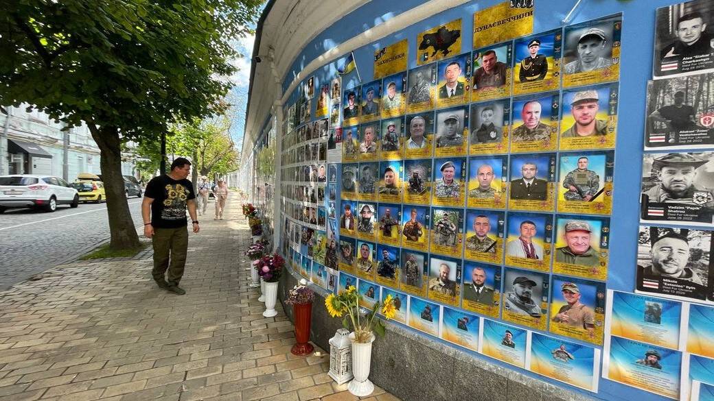Традиції меморіалізації в Україні: пам’ять повсякденна та історична, офіційна та символічна