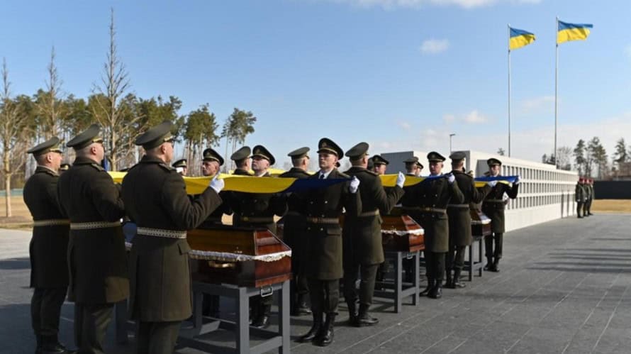 Традиції меморіалізації в Україні: пам’ять повсякденна та історична, офіційна та символічна