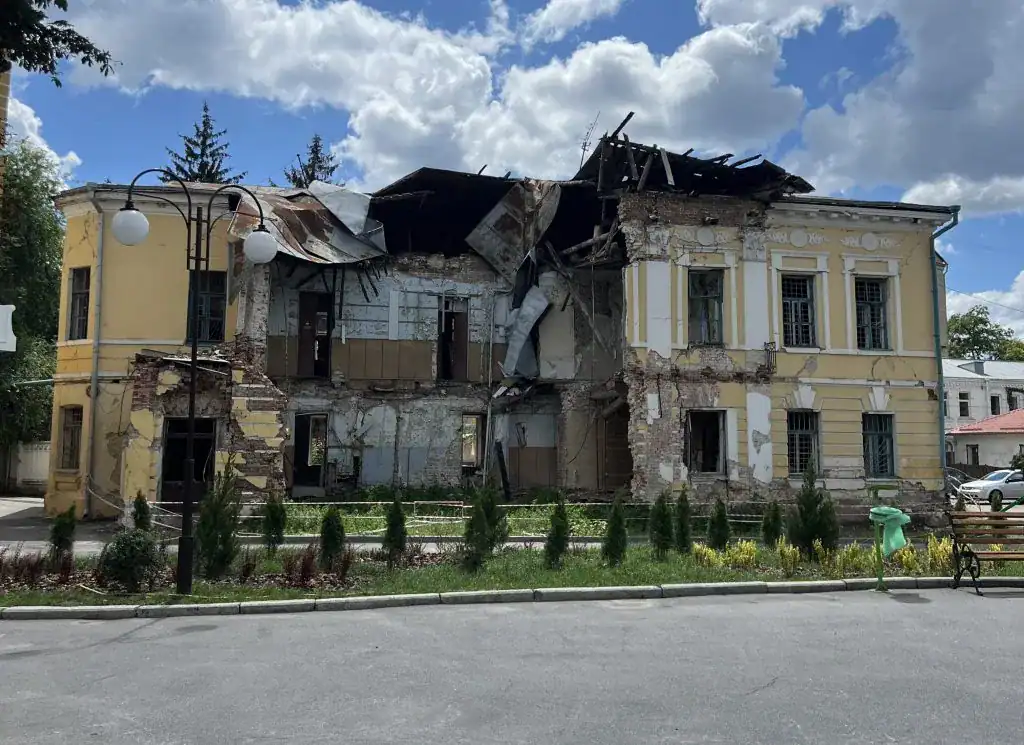 Навіть якщо залишиться одна стіна — її треба зберегти — Віктор Дворніков про зруйновану росіянами садибу Павлових у Харкові