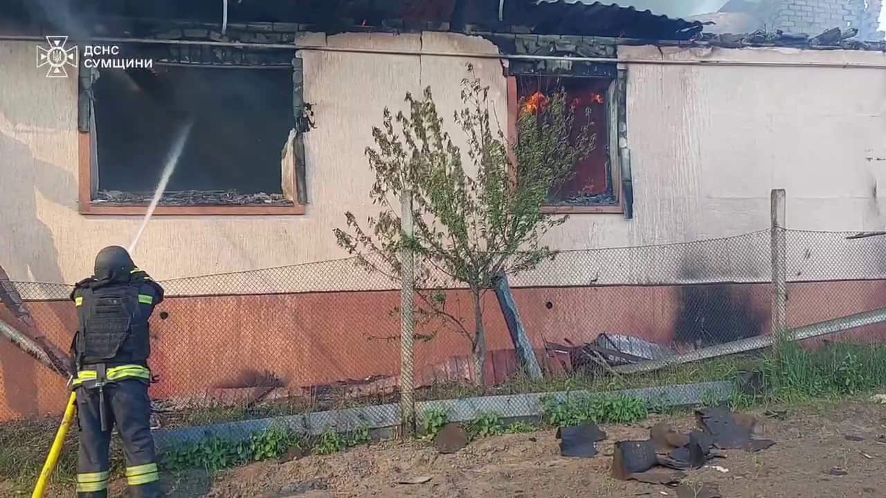 На велосипеді можна доїхати до російського кордону: як живе Шосткинська громада під обстрілами