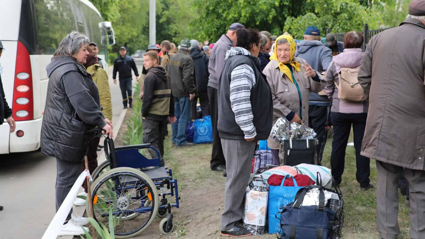 Обкладинка подкасту: На Золочівському напрямку планують евакуювати понад 7 тисяч людей, однак частина мешканців відмовляється виїжджати