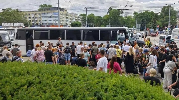 Паливна криза, перебої з транспортом і порожні готелі: що відбувається в окупованому Криму