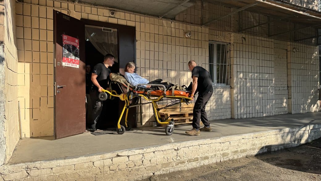 Люди йдуть пішки по кілька діб: як евакуюють мешканців прифронтових громад Харківщини