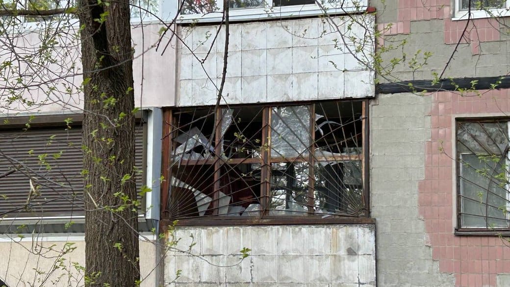 Як захиститися від уламків скла під час обстрілів, якщо ви перебуваєте в приміщенні з вікнами